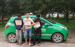 3 tên cướp taxi, đâm công an tươi cười khi bị bắt