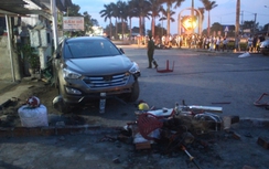 Ô tô Santafe húc văng 7 xe máy tại Quảng Trị