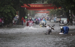 Huế: 1 người mất tích, hàng loạt tuyến đường bị ngập, nhà tốc mái