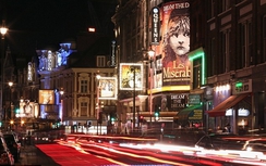 Lộ clip tài xế Uber “quật” khách hàng bay xuống đất