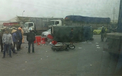 Hải Dương: Xe tải lật, đè chết người đi đường