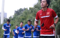 U23 Việt Nam vừa chạy vừa chất hàng