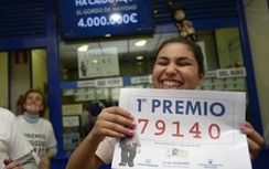 Hai người tị nạn trúng độc đắc xổ số Giáng sinh