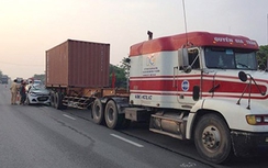 Taxi đâm đuôi container, ai chịu trách nhiệm?