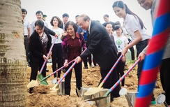 Ngọc Hân tham dự lễ trồng cây bên mộ Đại tướng Võ Nguyên Giáp