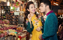 Jennifer Phạm tình tứ với bạn nhảy ở chợ Tết