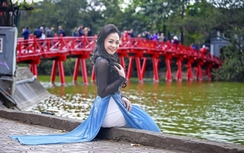 Á hậu Phụ nữ Người Việt TG 2016 duyên dáng trong áo dài