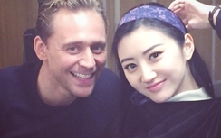 Cảnh Điềm tươi trẻ bên dàn sao King Kong