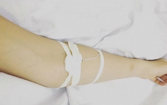 Nghỉ lễ, Phạm Hương bị ngã bệnh ở quê