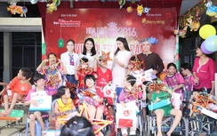 Hoa hậu Đỗ Mỹ Linh vui trung thu với các em nhỏ