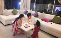 Sau thất bại tại AFF Cup 2016, Công Vinh thổi nến cùng Thủy Tiên