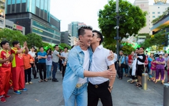 Phủ nhận yêu Dương Triệu Vũ, Mr Đàm lộ ảnh hôn Cường Đôla