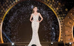 Á hậu Thùy Dung khoe đường cong trình diễn thời trang