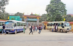 Hãi hùng xe hết đát chở khách