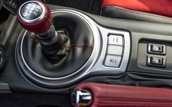 Vì sao lái xe chạy dịch vụ ưa chuộng ô tô số sàn?