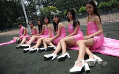Bỏng mắt dàn nữ sinh chân dài chụp ảnh kỷ yếu