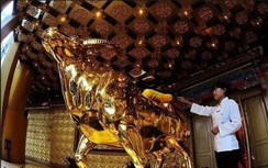 Đã mắt với khách sạn 72 tầng dát vàng ở Trung Quốc