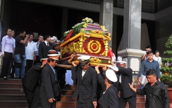 NSƯT Phi Điểu bật khóc tiễn biệt chồng