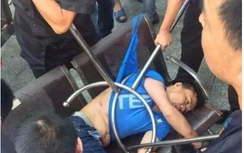 Video: Tấn công bằng dao ở trạm xe bus, 7 người bị thương