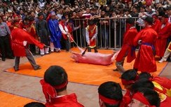 Lễ hội Xuân 2017 chưa bớt tranh cướp vật thiêng