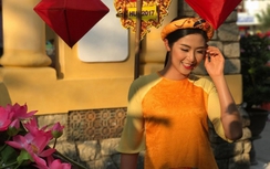 Ngọc Hân, Thanh Tú thướt tha áo dài trên đường phố Huế