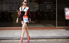 Cựu hoa khôi Hạ Long khoe dáng trên phố