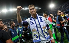 Tin bóng đá sáng 23/5: Ronaldo đá xéo anti fan; MU buồn vì bò