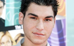 Sao phim truyền hình Mỹ để lại thư tuyệt mệnh, nhảy lầu tự tử