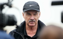 Công Vinh hãy cẩn thận: HLV Alfred Riedl lên tiếng về cuốn "Phút 89"