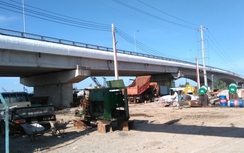 Bến “lậu” không phép vẫn ngang nhiên hoạt động dưới dạ cầu Khánh An