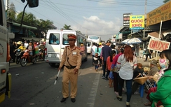Đảm bảo ATGT cho hàng ngàn người dự lễ nhà thờ Tắc Sậy