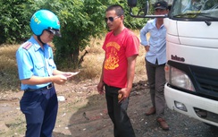 Cà Mau: Hàng loạt xe vi phạm bị thu hồi phù hiệu