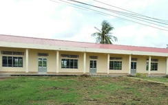 Phòng học bỗng dưng bị khóa, gần 100 học sinh phải chuyển điểm trường