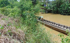 Người đàn ông chết chìm dưới đáy sông