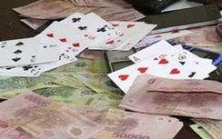 Nữ cán bộ Tuyên giáo đánh bài "ăn tiền" bị khai trừ Đảng