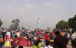 Mùng 3 Tết, Quán Âm Phật đài, chùa Hưng Thiện chật cứng người