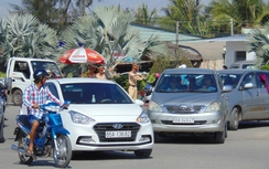 CSGT vã mồ hôi phân luồng giao thông giữa trưa nắng