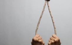Mẹ tá hỏa phát hiện con trai chết trong tư thế treo cổ