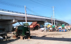 Yêu cầu di dời bến thủy không phép dưới dạ cầu Khánh An