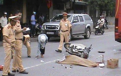 Va chạm xe tải, một phụ nữ chết thảm dưới bánh xe khách