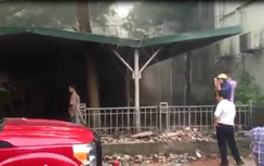 Nhà để xe ĐHQG Hà Nội cháy lớn, thí sinh hoảng loạn