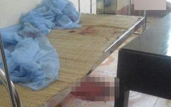 Ghen tuông, chồng cầm dao đâm chết vợ trên giường bệnh viện