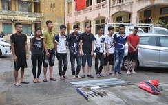 Nhóm côn đồ mang dao kiếm phá quán game, chém người trọng thương