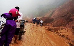 QL12 tạm thông xe sau sự cố tảng đá khổng lồ rơi xuống đường