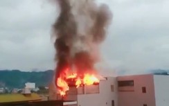 Hòa Bình: Cháy lớn thiêu rụi phòng hát karaoke