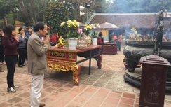 Cách chức Giám đốc, kỷ luật nhiều cán bộ đi lễ giờ hành chính