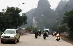 Clip nóng: CSGT truy đuổi "quái xế" gây náo loạn đường vào Tràng An