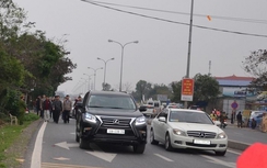 Ô tô đi lại thế nào trong lễ hội khai ấn đền Trần?