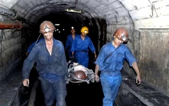 Cáp tời đứt văng vào 2 công nhân, một người tử vong