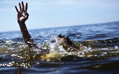 Hai bé trai đuối nước tử vong trong ao nhà